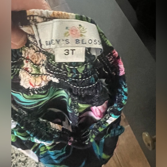 Baileys Blossom 3T Hawaiian harem pants 🌺🖤🌱 - Picture 3 of 3